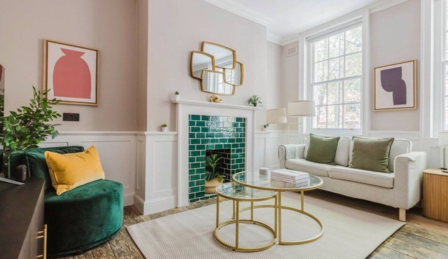 Stellar Wapping 2BR, 2 min from Shadwell Station, by Blueground in London