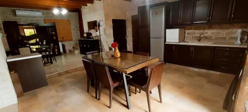 Stone Villa with Private Pool in Kapparianá