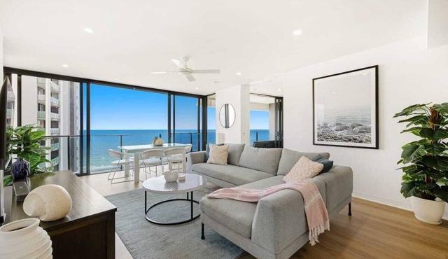 Stunning Ocean Views 20th floor Oracle Tower 1 in Broadbeach