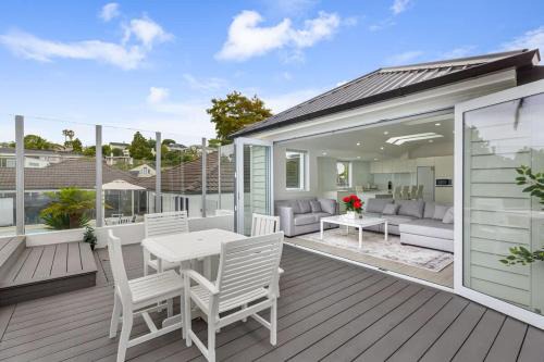Stunning Remuera 3BR with Patio & Parking Zodiak Stays in Auckland