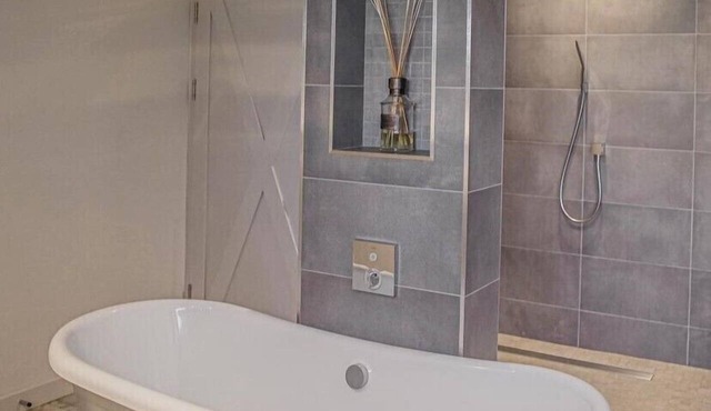 Suite with roll top bath in Clitheroe