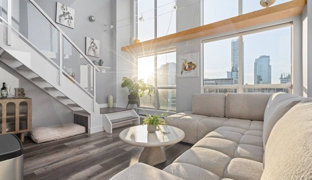 Sun-Drenched Downtown Loft | Views of Skyline in Vancouver