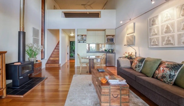Sunshine Coast Hinterland. Couples Getaway. Cosy with Fireplace. Pet-Friendly! in Mapleton