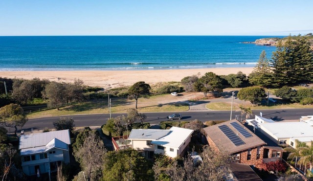 The Dune House - a spacious, perfectly located holiday house in Tathra in Tathra