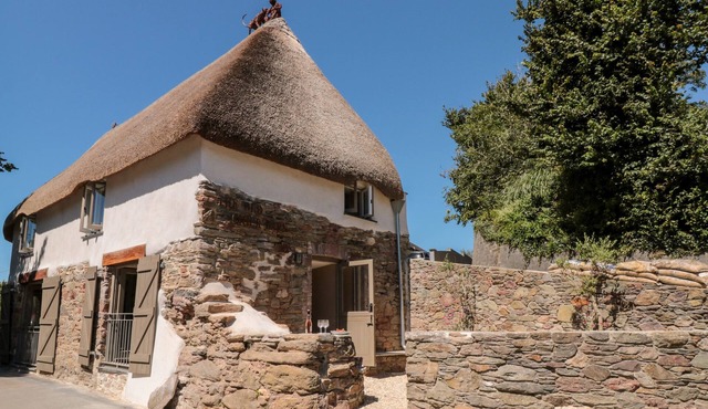 THE OLD CIDER BARN, pet friendly, with a garden in Hope Cove in Kingsbridge