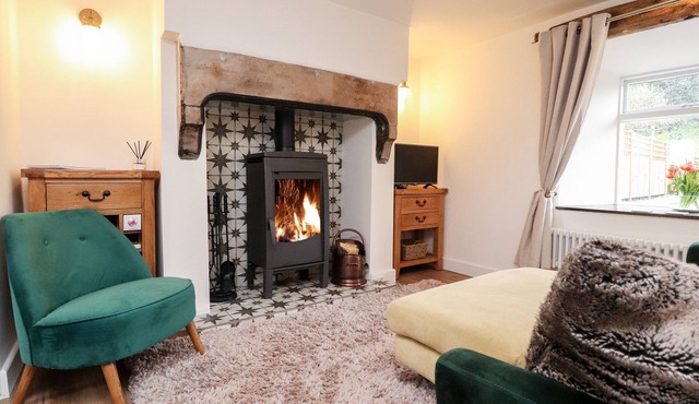 TILLY'S PLACE, pet friendly, character holiday cottage in Heysham in Morecambe