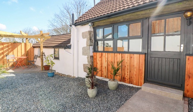TOADSTOOLS, pet friendly, character holiday cottage in Penryn in Penryn