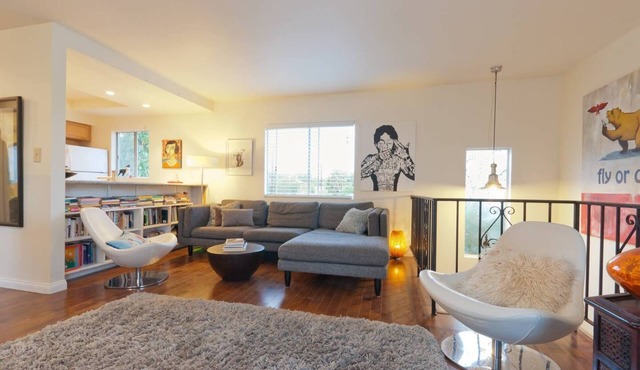 Top floor pad near the beach in los Angeles