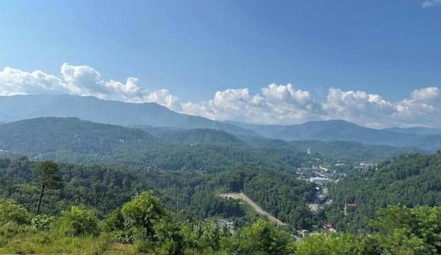 Top of Smoky Mtn One Bedroom Deluxe/Views in Gatlinburg