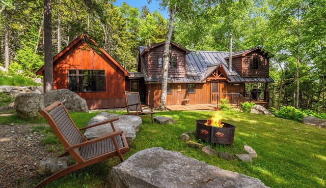 Tree House - Waterfront home situated in a quiet cove looking at Toothaker Island in Oquossoc