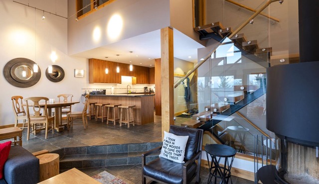 TRUE Ski inSki out Hot Tub on Village Run-TRULY Slopeside-Luxury, Amazing Views. in Whistler