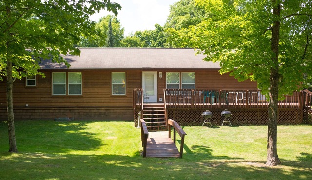 Turtle Lake Retreat: Spacious Seven-Bedroom Home - Your Ultimate Group Getaway! in Deerwood