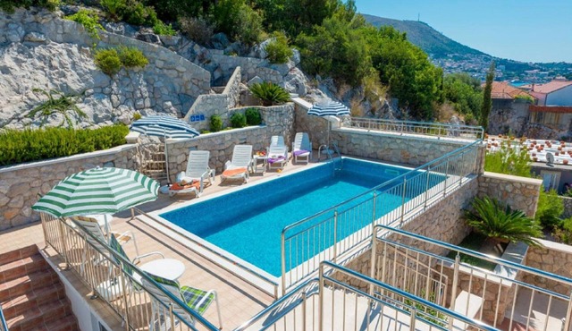 Villa Borna Apartments - Superior Studio Apartment with Terrace and Sea View - br. 9 in Dubrovnik