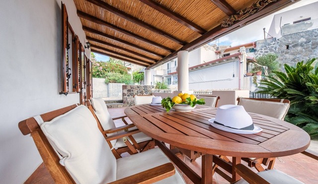 Villa Casa Gialla – Aeolian Apartment in Lipari