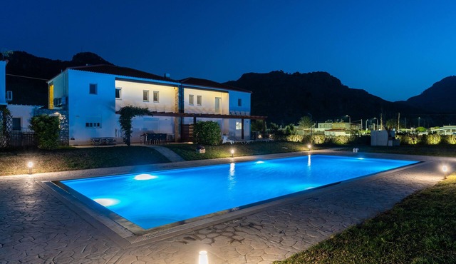 Villa Christalia. Cozy family Villa 300m from the beach with swimming pool. in Κολύμπια