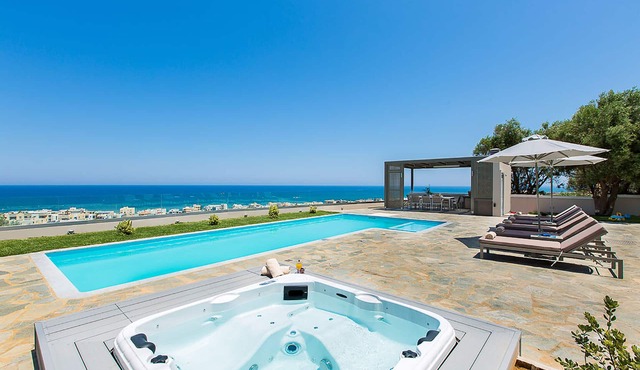 Villa Naya, walking distance to beach & sea view! in Rethymno