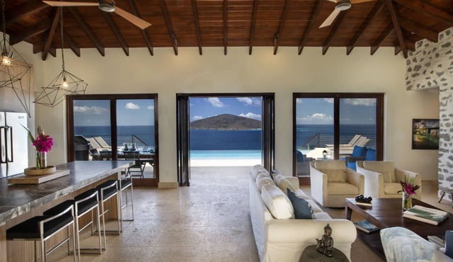 Villa Palmera - 5-Star Modern Tropical Paradise in Mahogany Run