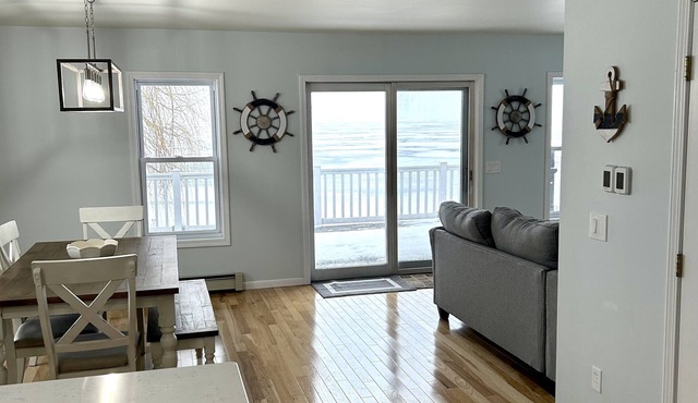 Wake up to Sunrises - Your Lakehouse Getaway! in Houghton Lake
