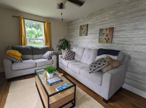 Walk to Washington Park, Pet-friendly, Backyard in Springfield