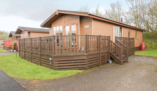 WALKERS REST, pet friendly, with a garden in Carnforth in Carnforth
