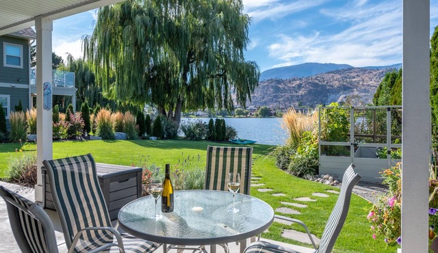 Waterfront self-contained 1 Bedroom Suite - Sleeps 2 in Oliver