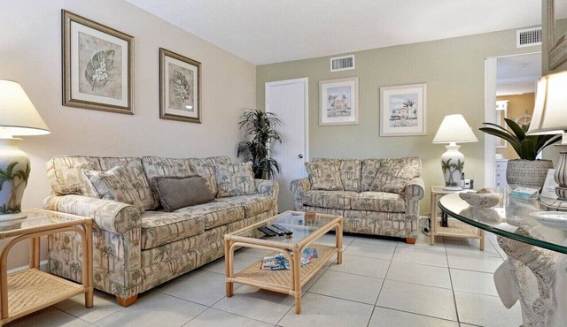 Waves 16: Chic 1BR Condo Steps from St. Pete Beach with Pool Access in St. Pete Beach/Tierra Verde