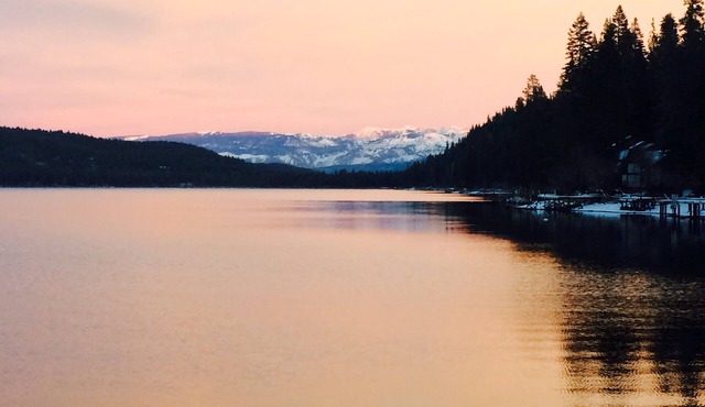 West End Donner Lake, Lake Side, Dog Friendly, Lake View. in Truckee
