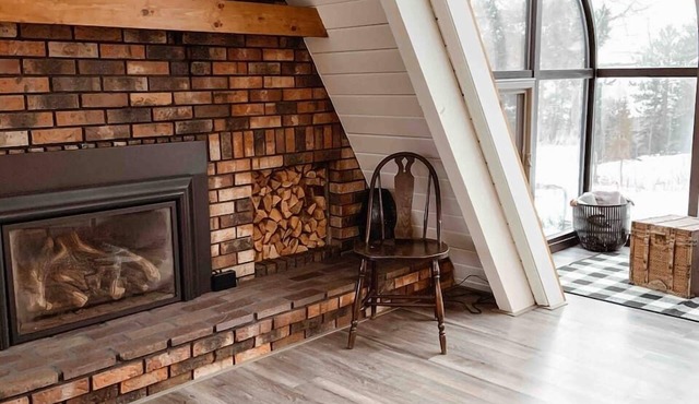 WILD PINES CABIN: A-FRAME WITH LAKE SUPERIOR VIEWS in Two Harbors