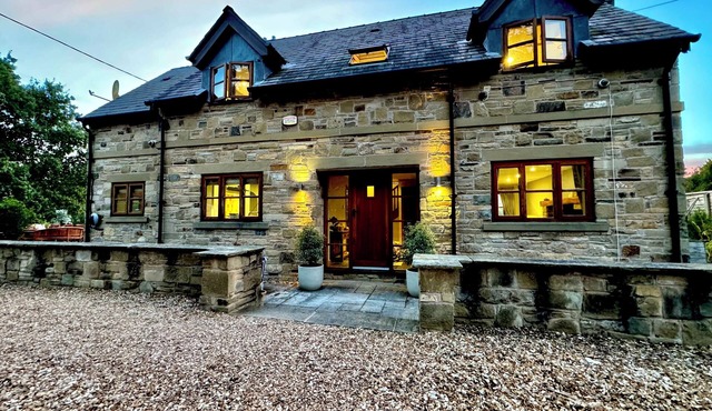 WINDYRIDGE, pet friendly, character holiday cottage in Marple Bridge in Stockport