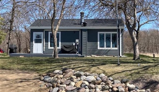 Year round cabin on level lot with dock in Ortonville