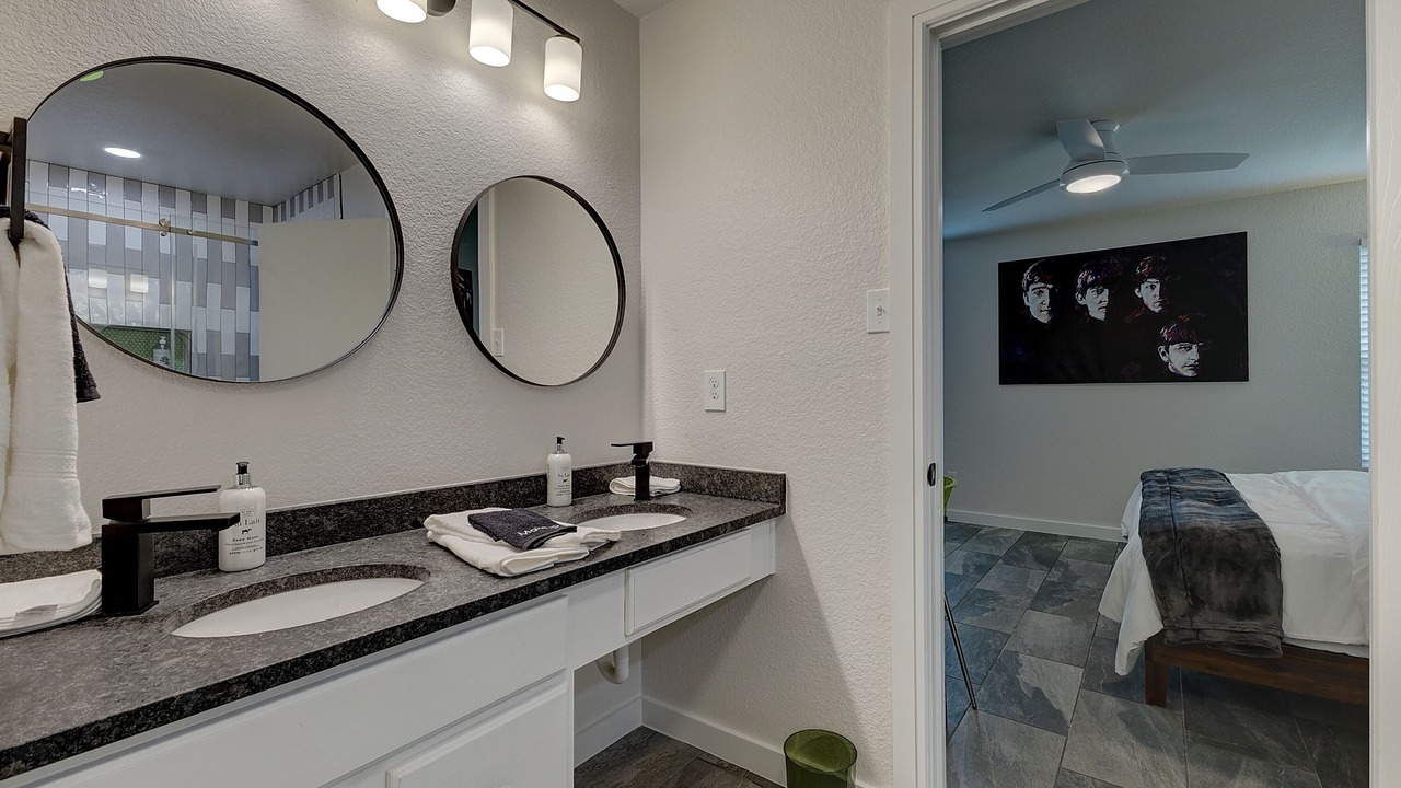 Photo of Bathroom in Central Arlington