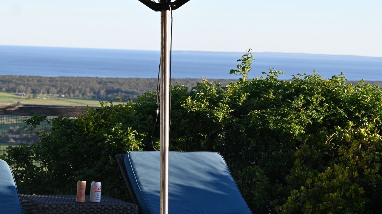 Photo of Outdoor in Foxground