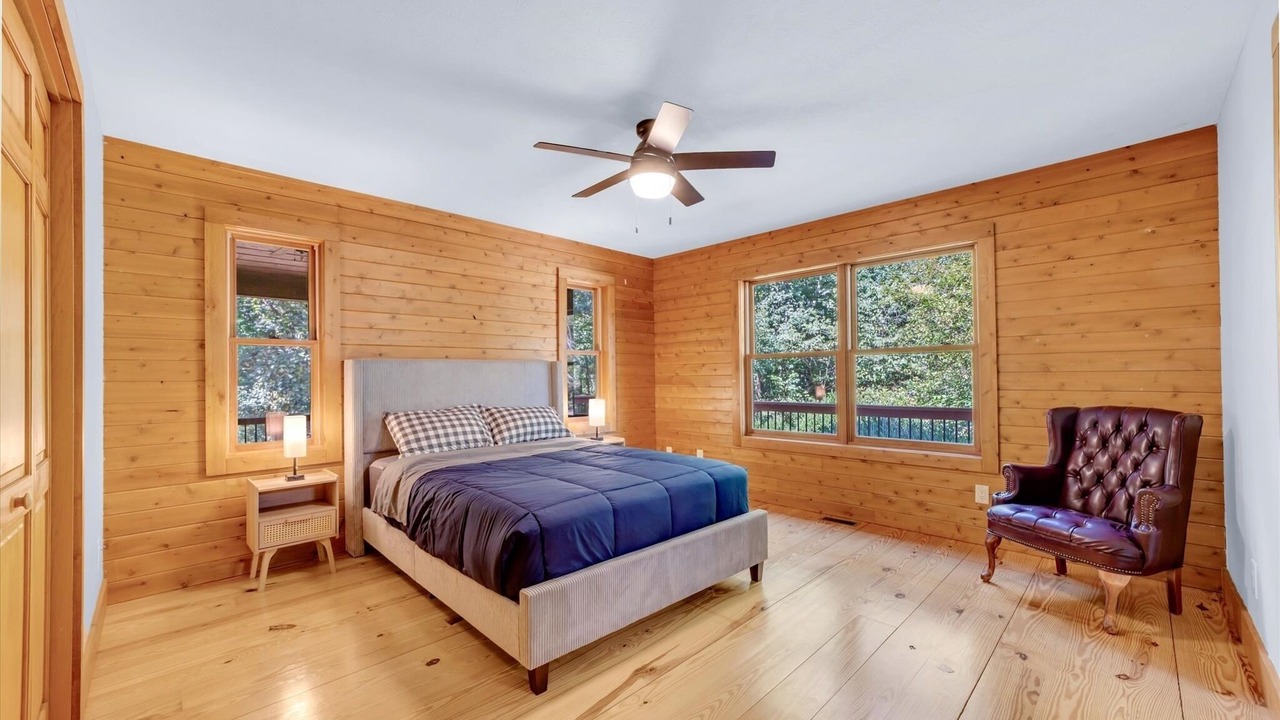 Photo of Bedroom in Menard County