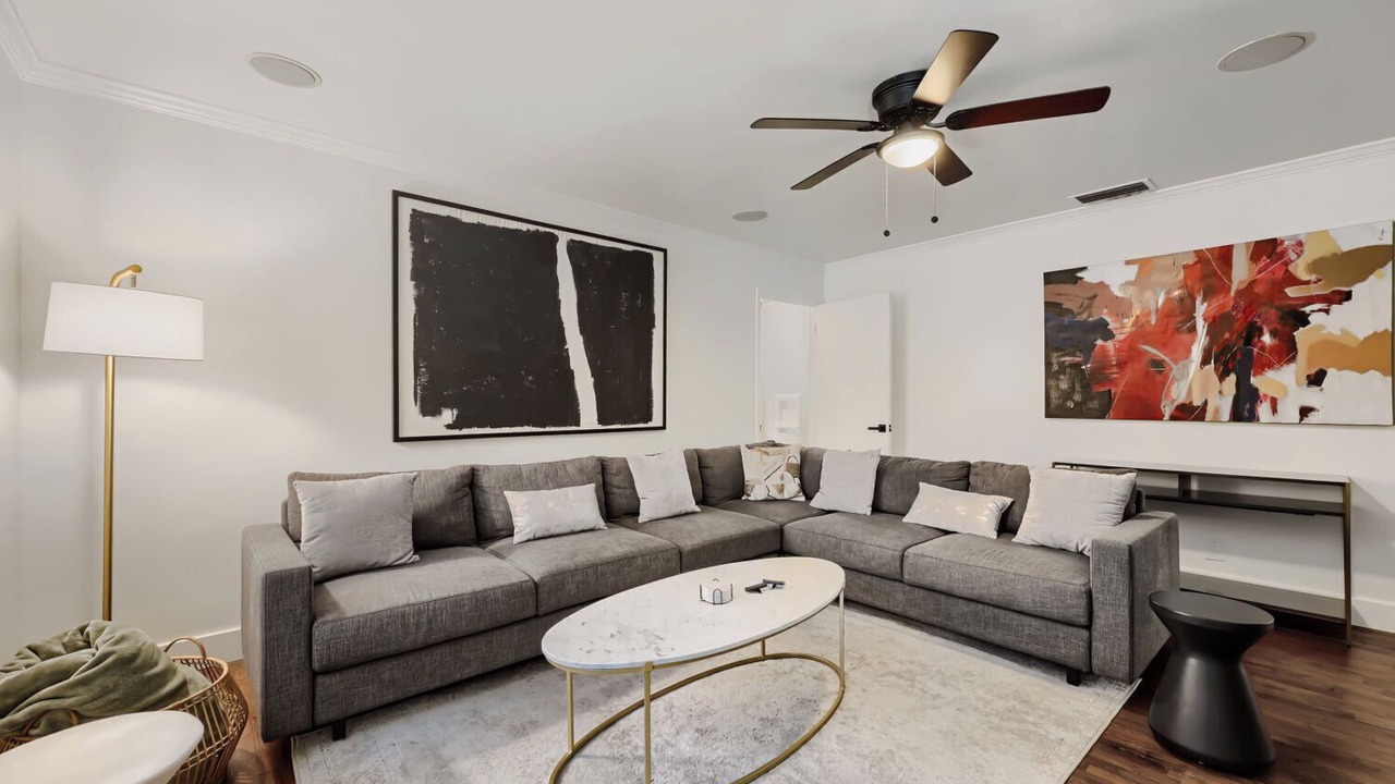Photo of Livingroom in Farmers Branch