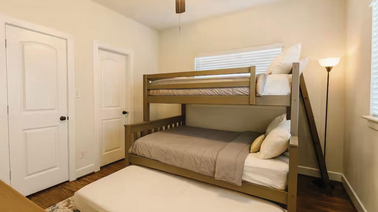 Photo of Bedroom in Knox - Henderson