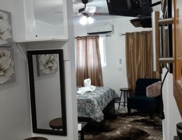 Deluxe Queen Suite