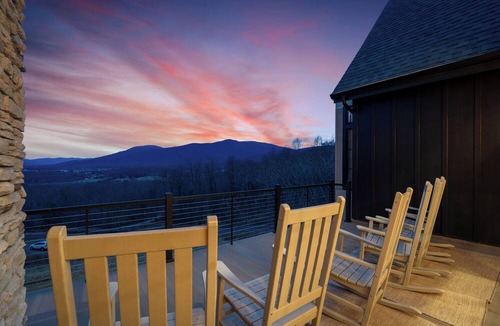 Afton House | A Luxury Retreat for Gathering with Amazing Views