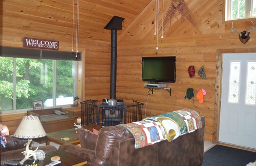Ladysmith Cabin | Beautiful Ponderosa Pine Log Cabin - Northwoods Retreat On 10 Acres