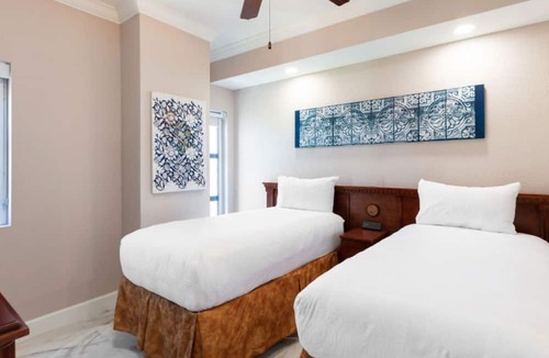Florida Center Condo | 2 Bedroom Resort Condo at Highrise Walking distance to UNIVERSAL