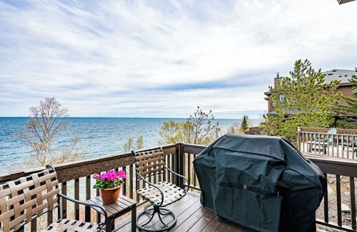 Beaver Bay House | Boutique Luxury On Lake Superior! Stunning Views Sunrise/Moon Waves Romantic