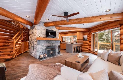 Nordic Estates Ski Chalet | Luxury log chalet | Private hot tub | Ski-in/out