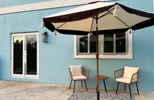 Gambier Apartment | A Lofty Escape - 2BR Cozy Loft by Beach & Airport