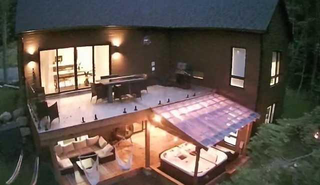 16 people, dome sauna, lake n river access, spa in Brownsburg