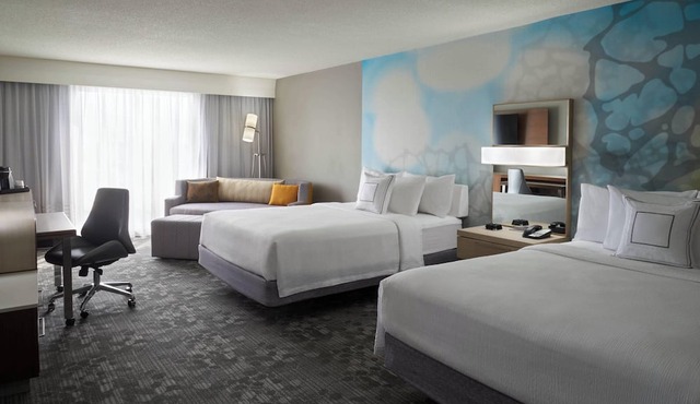 Courtyard by Marriott Toronto Airport in Toronto