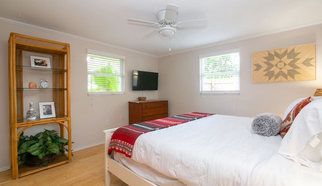 Hideaway House Private Boho Retreat Pool Spa 3.5 miles to Siesta Beach in Sarasota
