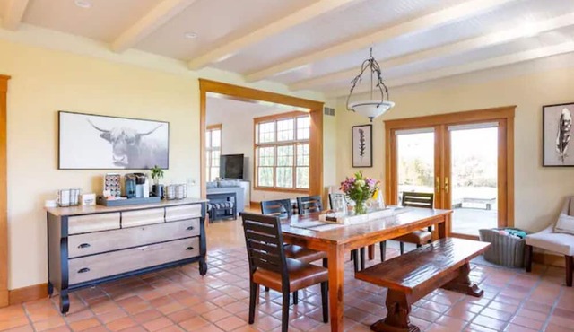Private secluded home on 40 acres 3 miles from downtown Stillwater with hot tub in Stillwater