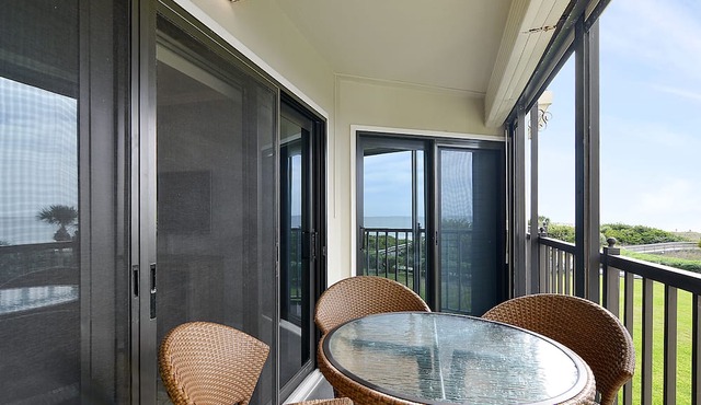 ☀Beachfront Condo🌴Beautiful Updates🐬10/302 at Land's End🏖️Tons of Amenities in Treasure Island