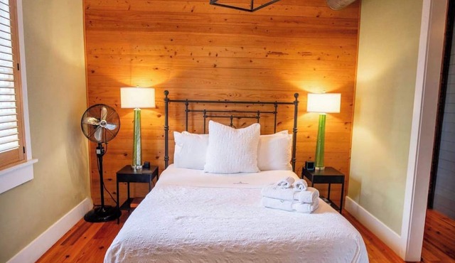 2BR Historic Suite Perfect Location Downtown Charleston in Charleston