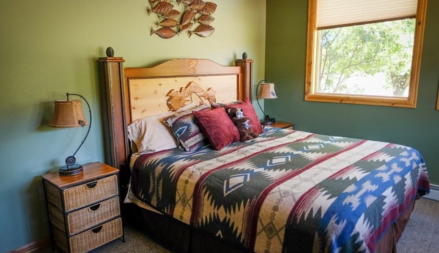 Luxury lodging minutes from Glacier National Park. in East Glacier Park