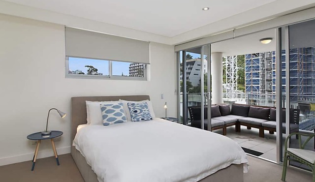 Eden Apartments Unit 502 Modern apartment easy walk to Twin Towns Services club, Wi-Fi Inc. in Coolangatta